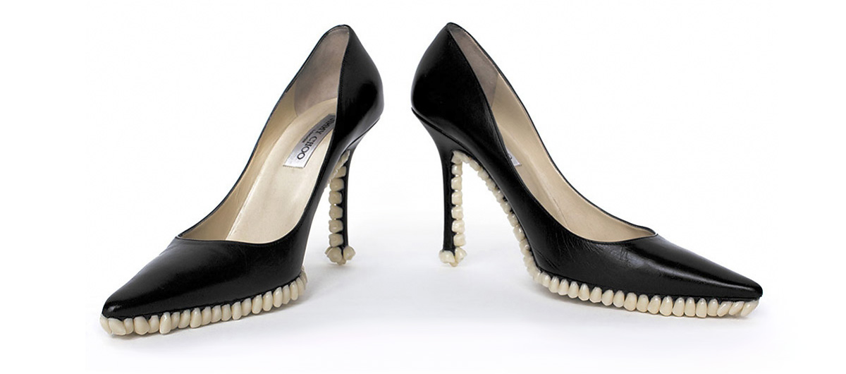 В обуви с зубами хорошо может выглядеть Хиллари Клинтон