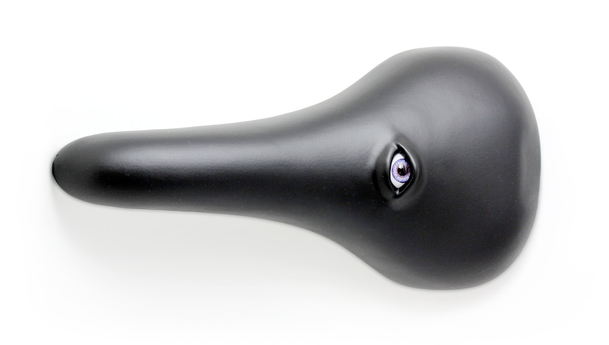 Велосиденье с глазным яблоком