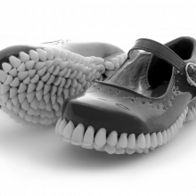 Осторожно! Ботинки с зубами!